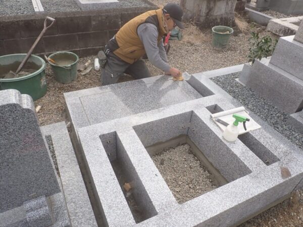 周りに目地を入れて綺麗に拭き上げます