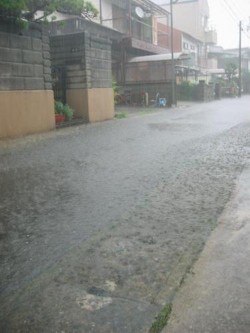 道路が川に・・・